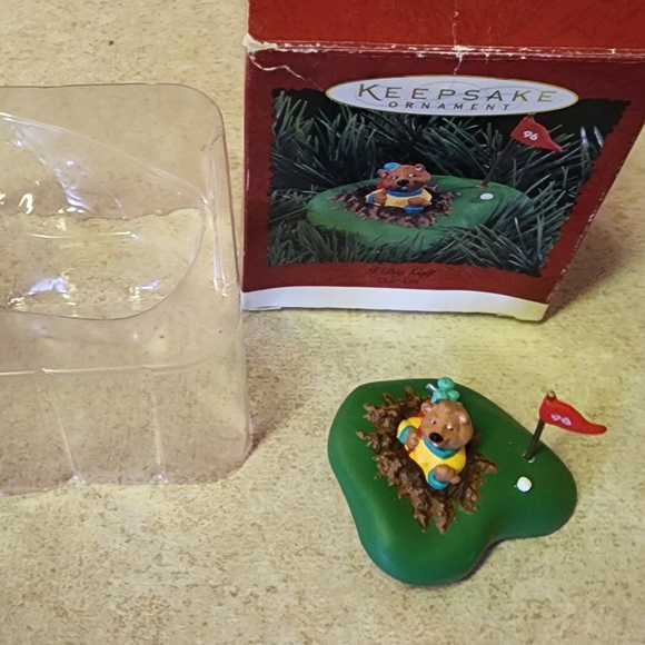1996 Hallmark keepsake golf gopher ornament box has wear. - Picture 7 of 7